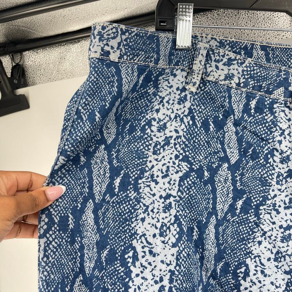 Fashion Nova Valentina High Rise Snake Print Flare Jeans Blue Wash Size 20 - Picture 4 of 16